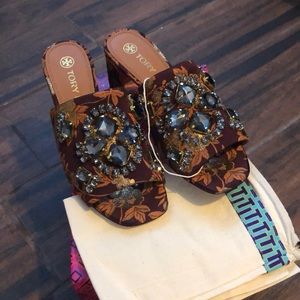Sale New Tory Burch embellished sandals